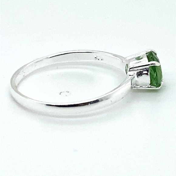 Peridot 1.39ct Platinum Finish Solid 925 Sterling Silver Ring - Picture 4 of 7
